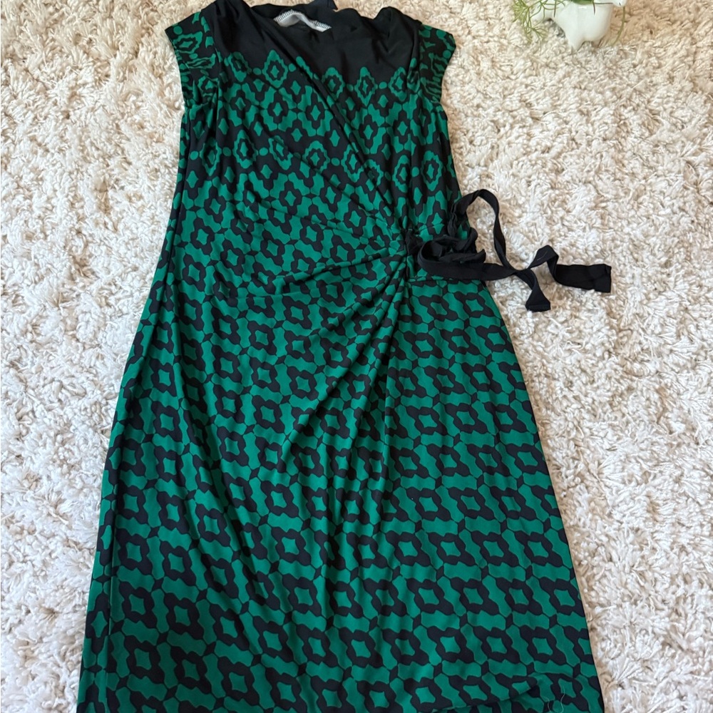 Just...Taylor Black and Green Patterned Midi Dress